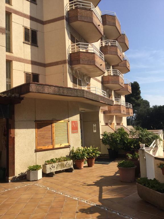 Apartamentos Eva Costa Brava Экстерьер фото